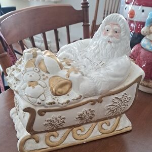 Santa Claus Sleigh That Opens. Very Pretty